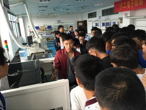 参观电子产品教学工厂 探索人工智能基础软件开发实践